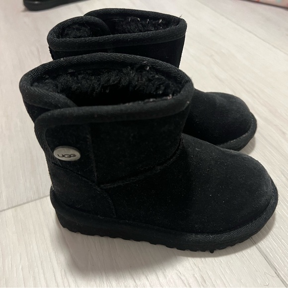 Toddler UGG Boots - Picture 3 of 3